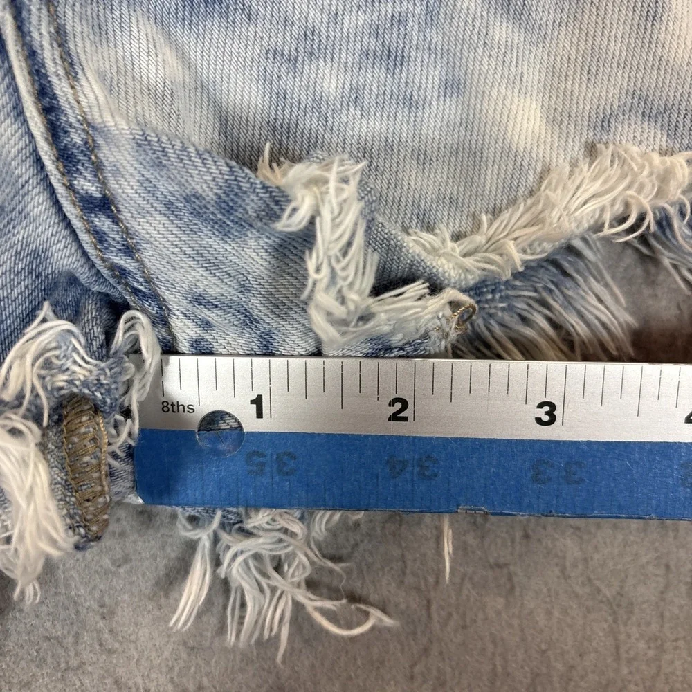 Forever 21‎ Premium Acid Wash Raw Hem Denim Shorts Zips up on sides – Size 29